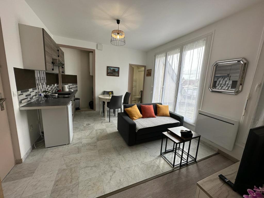 Spacious Flat Close To The Railway Station Troyes Eksteriør billede